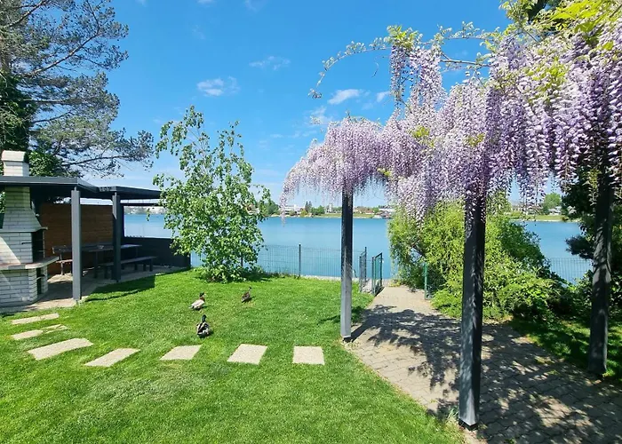 Topsenec-lakeside * Senec