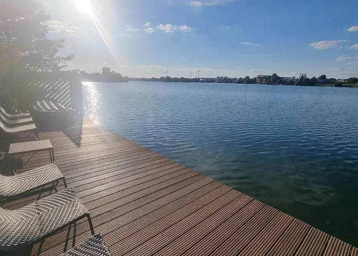 Topsenec-lakeside 別荘 セネツ