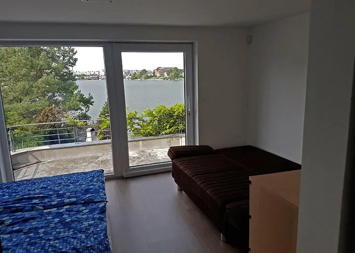 Topsenec-lakeside 別荘 セネツ